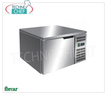 Professional Blast Chiller, 3 GN 2/3 Trays, Mod. G-T3 BLAST CHILLER-FREEZER with GUIDES for 3 Gastro-Norm 2/3 TRAYS, R290 ECOLOGICAL GAS version, yield POSITIVE CYCLE + 70 ° + 3 ° C / Kg. 8, NEGATIVE CYCLE + 70 ° -18 ° C / Kg 5, Brand FORCAR, V.230 / 1, Kw.0,45, Weight 41 Kg, dim.mm.660x650x420h